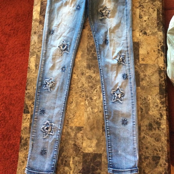 BH jeans , size 24 or 3, star design is not holes - Picture 7 of 7